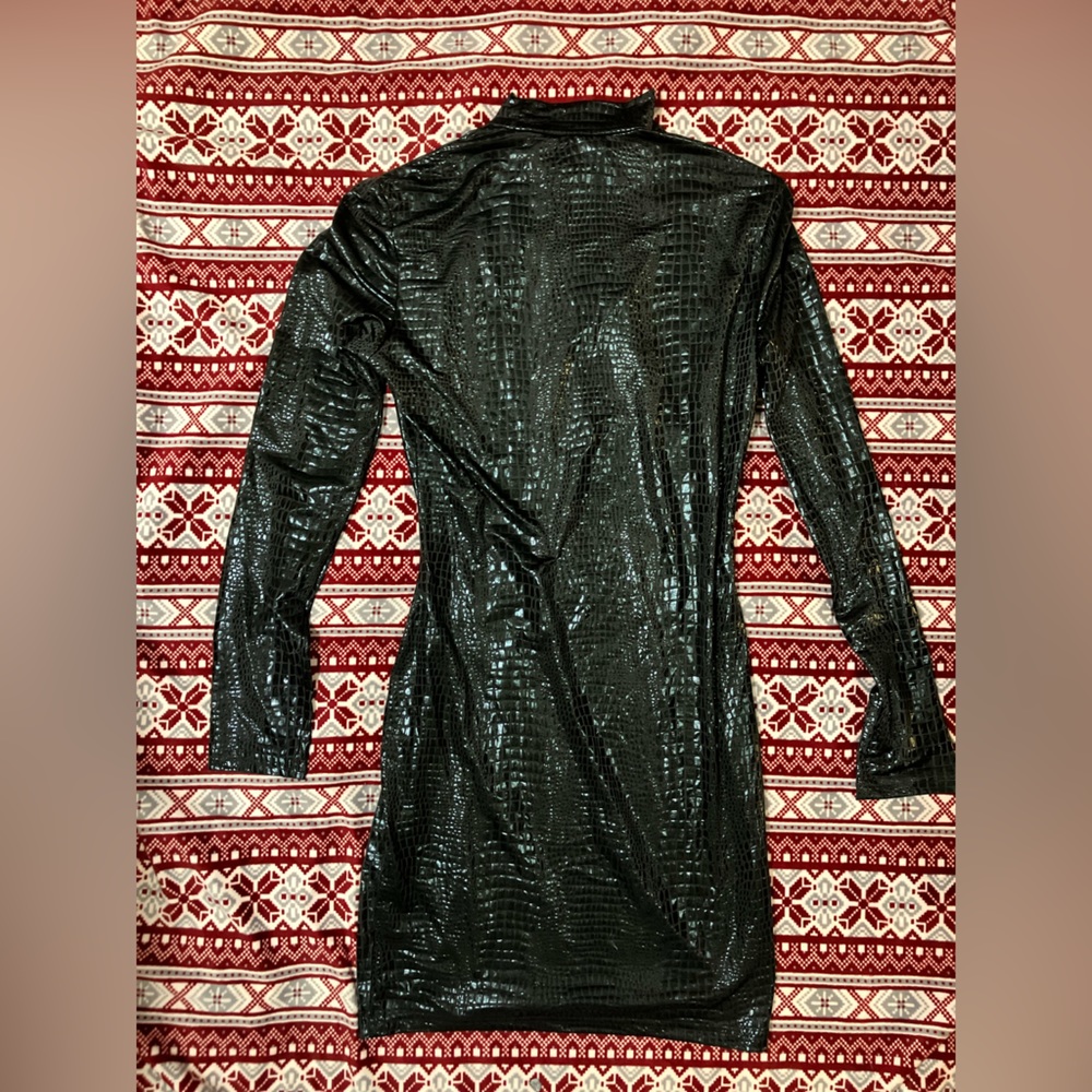 women’s size small long sleeve snakeskin dress
